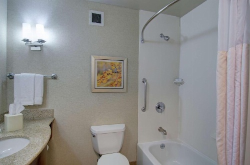 Hilton Garden Inn Norwalk image 41